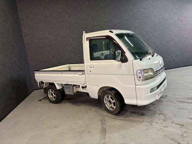 ここまで閲覧頂きありがとうございます♪当店は、滋賀県甲賀市の田舎町で車関連のトータルサービスをしております！お買い得な車両を常時40台以上展示しております♪