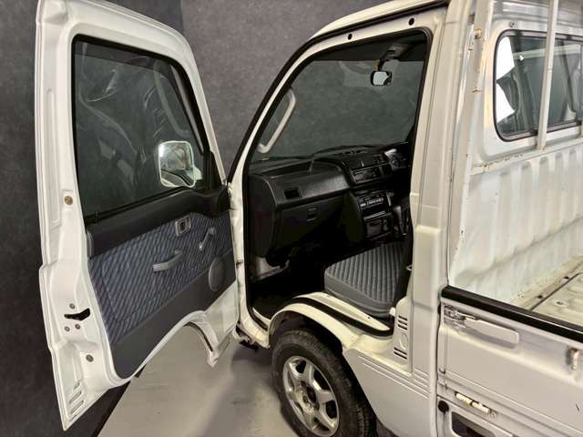 ここまで閲覧頂きありがとうございます♪当店は、滋賀県甲賀市の田舎町で車関連のトータルサービスをしております！お買い得な車両を常時40台以上展示しております♪