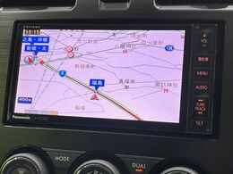 【純正ナビ】人気の純正ナビを装備しております。ナビの使いやすさはもちろん、オーディオ機能も充実！キャンプや旅行はもちろん、通勤や買い物など普段のドライブも楽しくなるはず♪