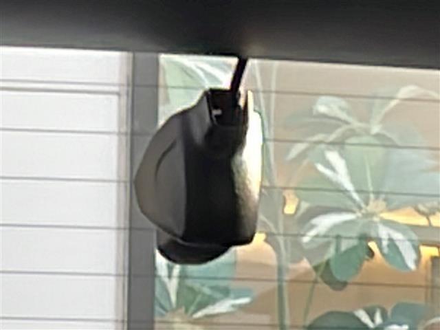 【バックミラー】大きくて見やすいので、後方を見るときも安心です！