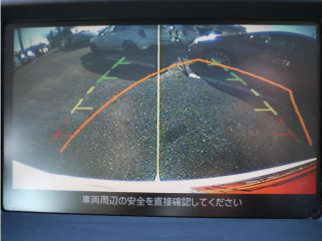 ナビ搭載ですので道に迷うことなく楽しくドライブ！Bカメラも装備しており駐車もラクラクです★