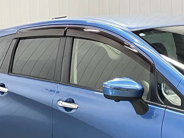 プラスチックバイザーがない分デザインもすっきり★洗車の時の窓拭きもラクラクです！