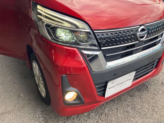 ◆HID・キセノンライト◆雨の日や悪天候時も白色光が明るく照らしてくれます。ハロゲンライトと違い広範囲まで照らしてくれるので夜間走行時にはより安心して運転が出来ます。