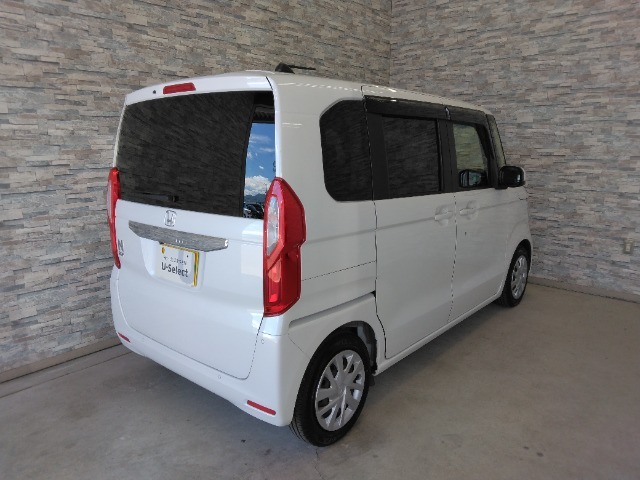 オプションになりますが、ボディーコーティングもご用意しております。新車の輝きに近づき、洗車などのお手入れも楽になりますよ。