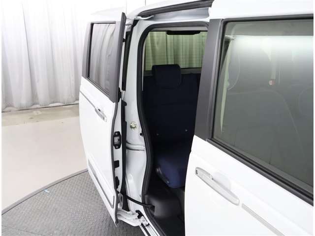 スライドドアで乗り降り楽々！