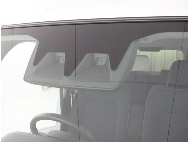 サポカーSとは、衝突被害軽減ブレーキに加えて、高齢者に多いと言われている踏み間違い事故防止をサポートする機能です。詳しくは販売店スタッフまでおたずねください。