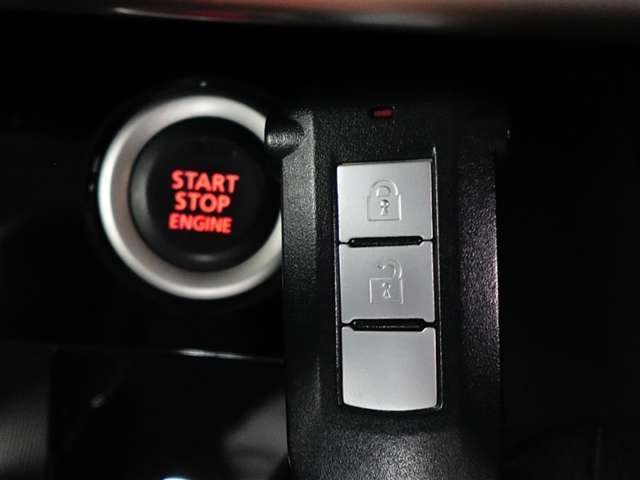 キーをポケットやバッグに入れたままでエンジンスタートやドアロックの開閉ができます