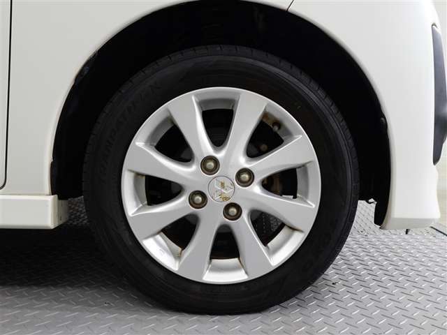 14インチアルミホイールタイヤです