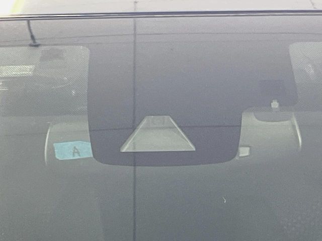 【トヨタセーフティセンス】走行中に前方の車両等を認識し、衝突しそうな時は警報とブレーキで衝突回避と被害軽減をアシスト。より安全にドライブをお楽しみいただけます。