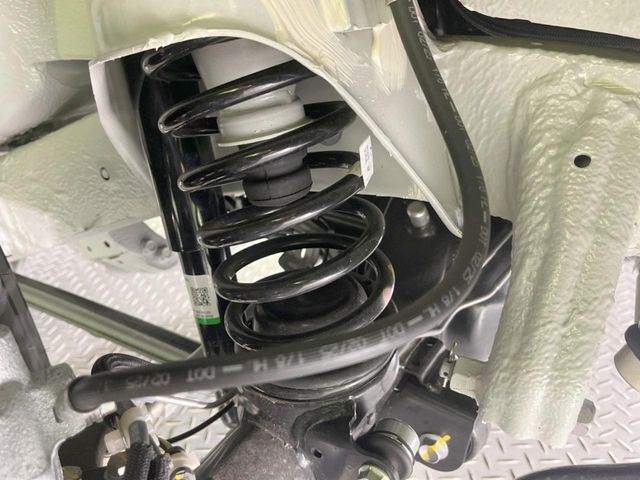 親切・丁寧な専門メカニックスタッフが応対！・車検・点検整備・事故等の修理などアフターサービスも安心。お車のカスタマイズもネクステージのサービススタッフまでご相談ください！