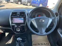 『ワイド保証1年』　日産販売店の中古車には無料で保証が付いています。品質に自信があるから実現した日産ならではの保証です。※一部保証に加入できない車両があります。