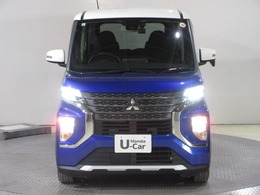 ハロゲンより明るく、より遠くまでさらなる安心感のあるLEDヘッドライトを採用。点灯忘れも防止できるオートライトコントロール機構付きです。