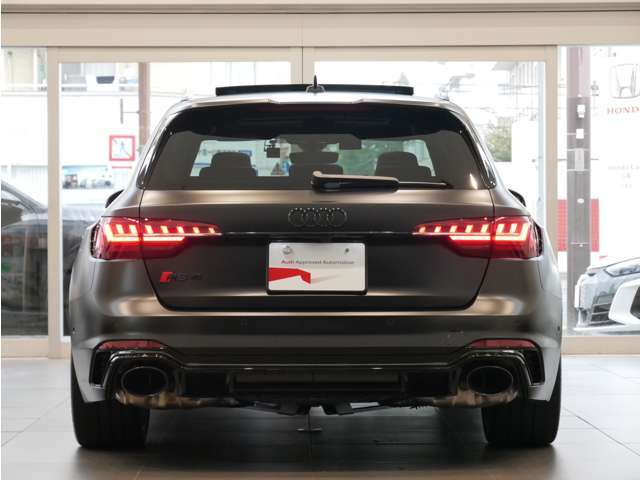 後続車両から長く見られるリヤスタイルも、Audiらしく上品で洗練されたデザインで見る人を惹きつけます。