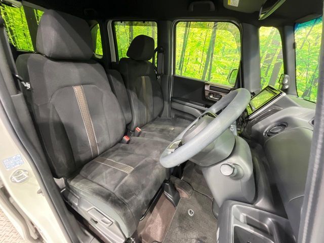 運転席シート廻りは使用感も少なく、良好な状態となっています。丁寧に使われていたことがよくわかりますね。