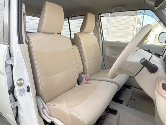 運転席シート廻りは使用感も少なく、良好な状態となっています。丁寧に使われていたことがよくわかりますね。