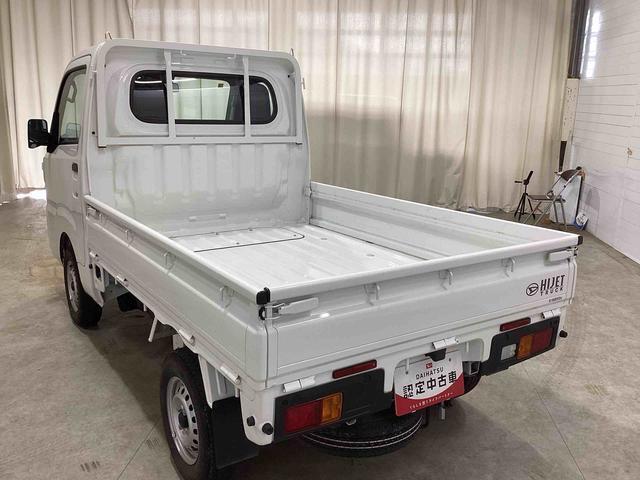 車両左斜め後方からの写真になります♪