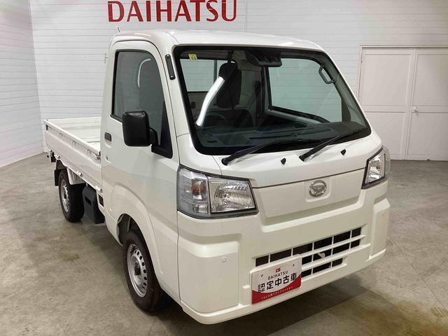 車両右斜め前方からの写真になります♪