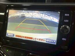 【カラーバックモニター】を装備しております。リアの映像がカラーで映し出されますので日々の駐車も安心安全です。