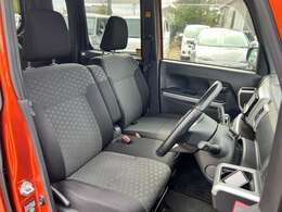 ご来店希望の方は事前に連絡をいただけると助かります。カーセンサーの［来店予約をする］ボタンからお気軽に予約下さい。緑色のトークアプリ公式アカウントや電話等でも予約できますのでお気軽にご連絡ください。