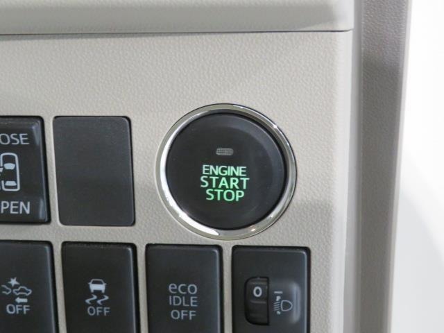エンジンスタートスイッチです。キーが車内にあれば、エンジンの始動や停止はスイッチを押すだけ！キーを取り出す手間を省き、ワンプッシュで操作できるので簡単でスムーズです。