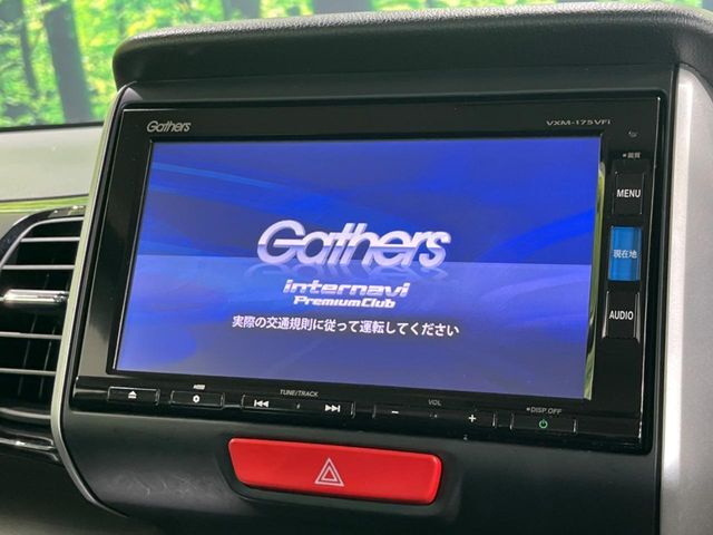 【純正ナビ】人気の純正ナビを装備。オーディオ機能も充実しており、Bluetooth接続すればお持ちのスマホやMP3プレイヤーの音楽を再生可能！毎日の運転がさらに楽しくなります！！