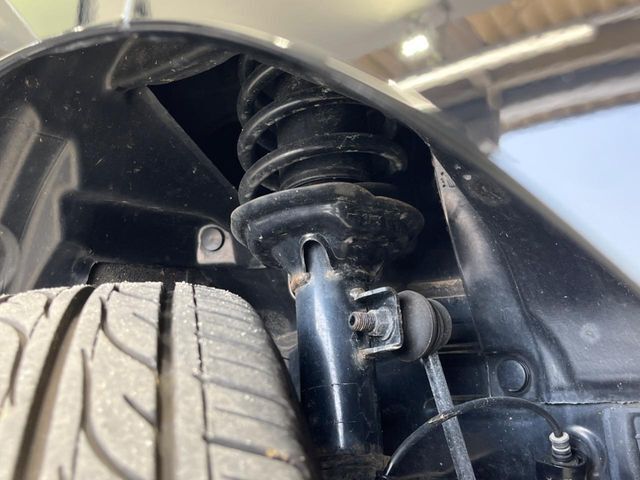 お車を安心してお乗りいただく為には、足回りの定期点検が欠かせません。サービスサポート（有償保証）では無料点検もご提供しており、安心のカーライフをお過ごしいただけるサポート体制が整っています。