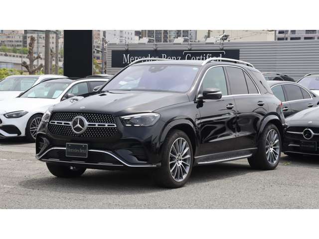 納車前整備は、メルセデスベンツ国際認定メカニックによる最新の検査ライン等の施設が充実した当社工場で入念に行います。