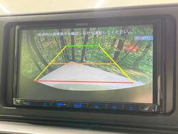 【バックカメラ】駐車時に後方がリアルタイム映像で確認できます。大型商業施設や立体駐車場での駐車時や、夜間のバック時に大活躍！運転スキルに関わらず、今や必須となった装備のひとつです！