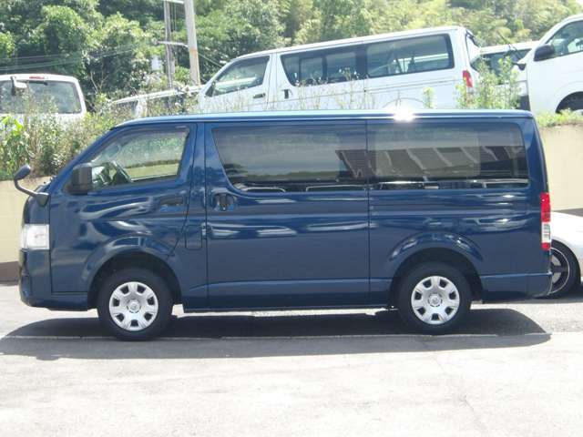 乗用車からトラック、バスまで多彩な車種を扱っております。気になるお車やお探しのお車がございましたら、一度ご連絡ください。
