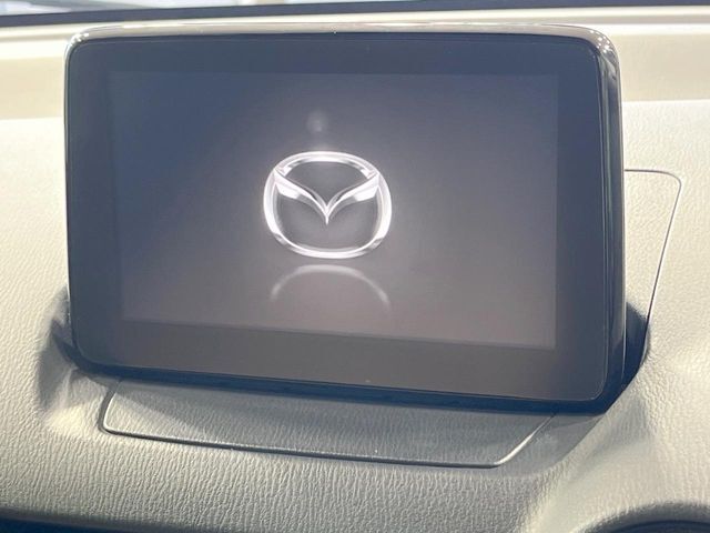 【マツダコネクトナビ】車内の雰囲気にマッチした一体型タイプのナビ。各種車輌設定やBluetooth再生等、様々な機能が楽しめます。直感的なダイヤル操作が可能で、使い勝手も良好です。