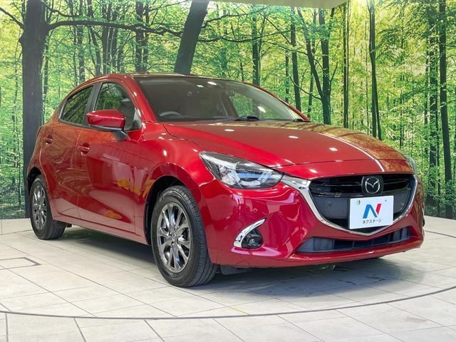 高透明度のガラス皮膜で撥水はもちろん、上質なツヤ・光沢を実現。紫外線や酸性雨から大切な愛車を保護し、色あせ・劣化を防止。「弾スプラッシュコート」、「弾プリミッサコート」からお選びいただけます。