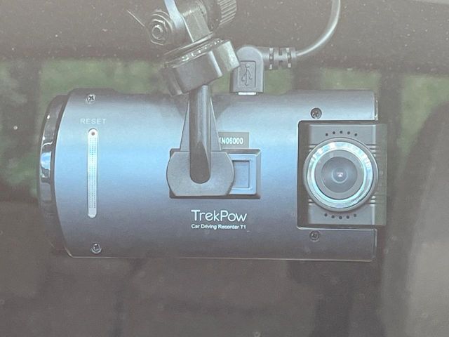 【ドライブレコーダー】安心・安全なカーライフに必須のドライブレコーダーを装備！走行中はもちろん、あおり運転や事故に遭遇した際の状況も映像で記録し、万一のリスクに備えます。