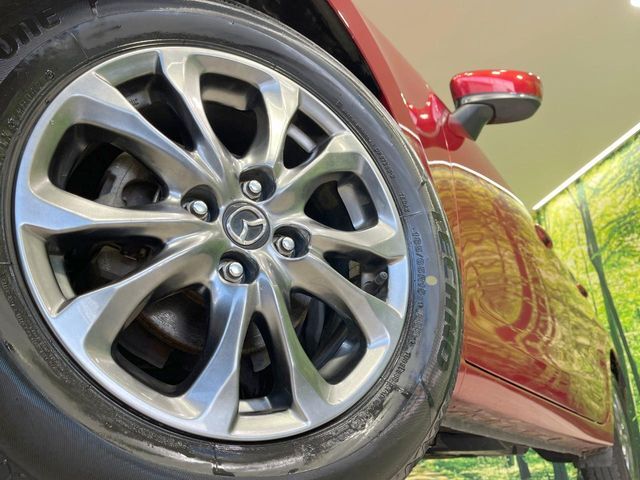 【純正15インチアルミホイール】外観にマッチした純正アルミホイールを装着しております。各種社外アルミホイールや、スタッドレスタイヤも取扱いしております。是非ご相談ください♪
