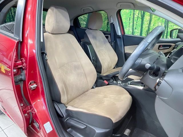 運転席シート廻りは使用感も少なく、良好な状態となっています。丁寧に使われていたことがよくわかりますね。