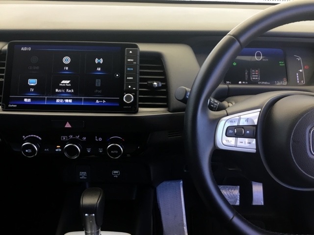 ドライブの必需品。見やすい・使いやすいHonda純正のメモリーナビを搭載。