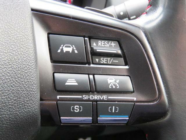 全車速追従機能付きクルーズコントロール＆車線維持機能はステアリング右スイッチで起動します。走りの愉しさをより味わえるSI-DRIVEスイッチもこちらに☆