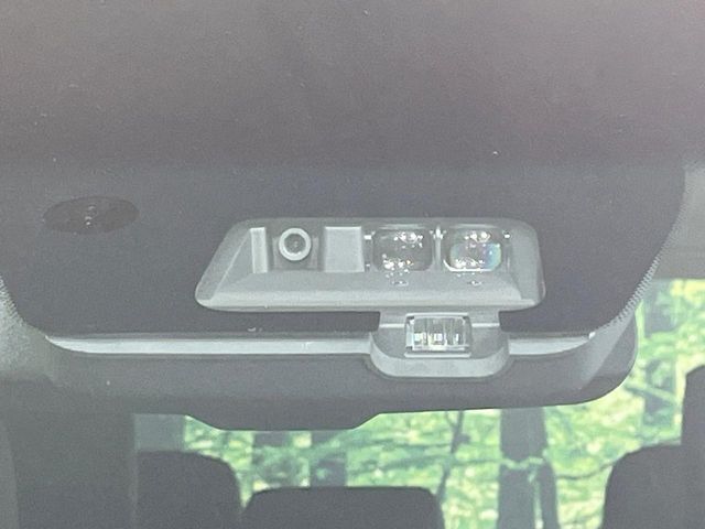 【三菱e-Assist】走行中に前方の車両等を認識し、衝突しそうな時は警報とブレーキで衝突回避と被害軽減をアシスト。より安全にドライブをお楽しみいただけます。