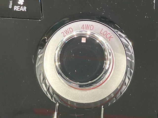 4WDのお車ですので、雪道でも安心です♪降雪地地域にお住まいの方以外にも、ウィンタースポーツが趣味の方や降雪地域へ帰省される機会がある方にもおすすめ！