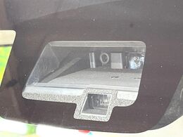 【スズキ　セーフティサポート】走行中に前方の車両等を認識し、衝突しそうな時は警報とブレーキで衝突回避と被害軽減をアシスト。より安全にドライブをお楽しみいただけます。