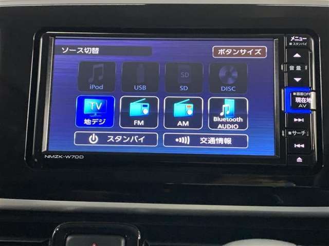 フルセグテレビ、DVD、CD、ブルートゥースオーディオなどが楽しめます。