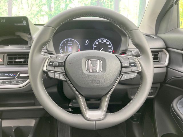 【ステアリングスイッチ】運転中、前方から目線をそらすことなく、オーディオ等の操作が可能な便利機能！安心＆快適なドライブを演出してくれます♪