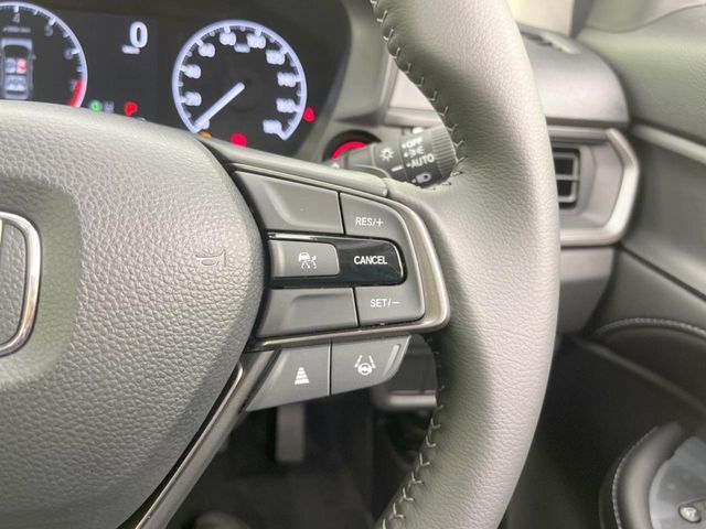 【アダプティブクルーズコントロール】高速道路での長距離走行が楽に！！自動で速度を保つクルーズコントロールが、衝突軽減システムと連携し、前方の車両を感知して車間を保つように速度調節してくれます！！