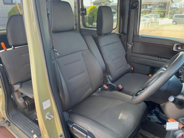 運転席シート廻りは使用感も少なく、良好な状態となっています。丁寧に使われていたことがよくわかりますね。