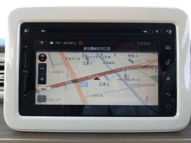 全方位モニター対応のメーカー装着ナビ付き。