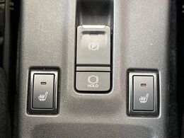 【シートヒーター】寒い日に重宝するシートヒーター！エアコンより早く温まってくれるので寒がりの人も安心ですね♪エアコンの温風は乾燥するから苦手、という方にもをおすすめです。