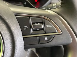 【アダプティブクルーズコントロール】高速道路での長距離走行が楽に！！自動で速度を保つクルーズコントロールが、衝突軽減システムと連携し、前方の車両を感知して車間を保つように速度調節してくれます！！