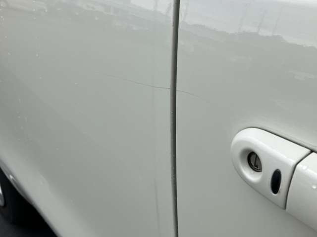 運転席ドア線キズ