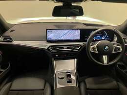 ☆センターパネルを運転席側に僅かに傾けたBMW独特のインパネ☆【駆け抜ける歓び】はここからもスタートしております☆