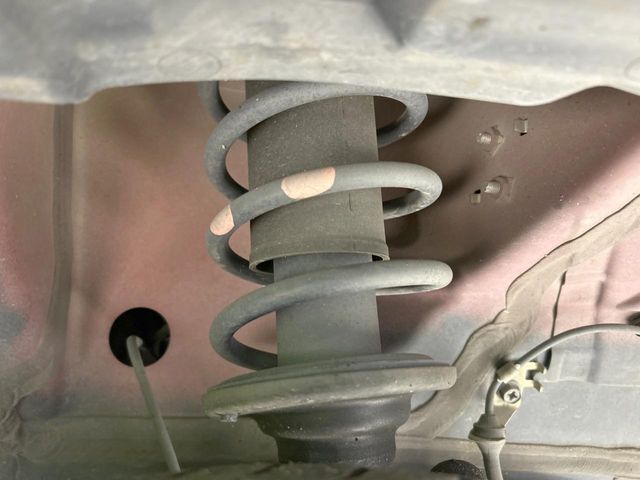 お車を安心してお乗りいただく為には、足回りの定期点検が欠かせません。サービスサポート（有償保証）では無料点検もご提供しており、安心のカーライフをお過ごしいただけるサポート体制が整っています。