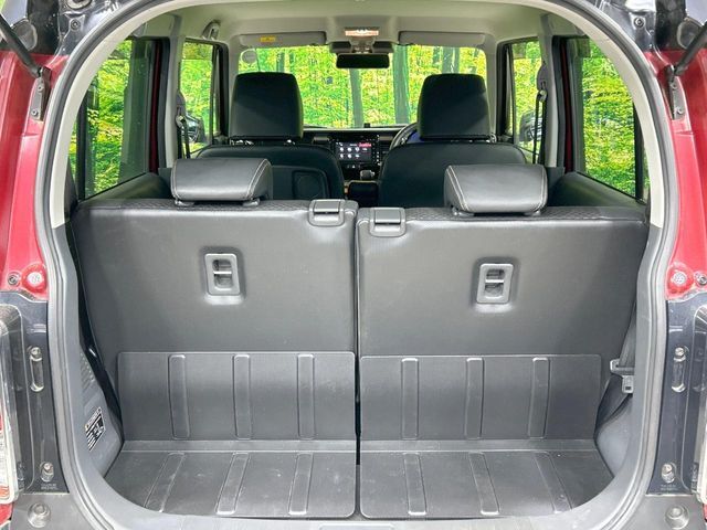 普段のお買い物や通勤、送迎等に十分な荷室スペースを確保しております。セカンドシートを倒すと、大きな荷物の積載も可能です♪